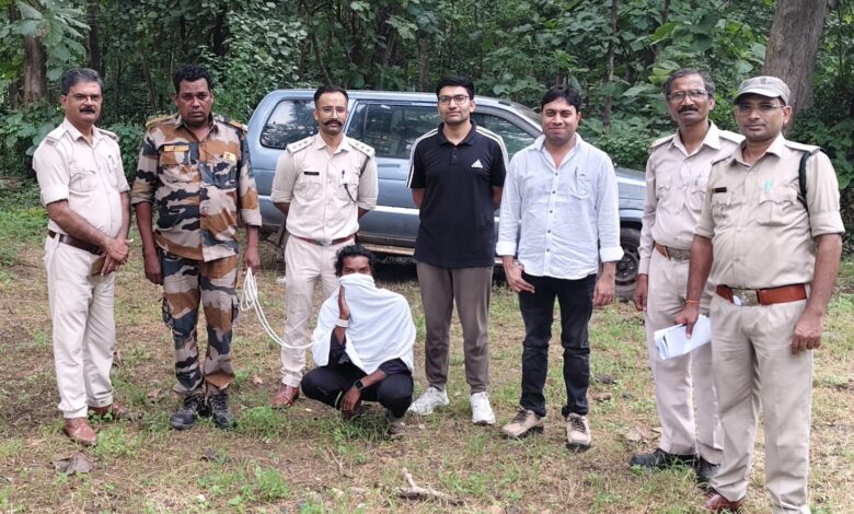 सिवनी के बारापत्थर में 1044 किलो मछली से भरा जब्त टवेरा वाहन