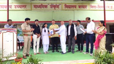 गुरु पूर्णिमा पर प्रदेश की टॉपर छात्रा प्रीत पटले का भव्य सम्मान, 5100 की प्रोत्साहन राशि से बढ़ाया हौसला | Dainik Yashonnati गुरु पूर्णिमा पर बरघाट में प्रदेश की मेधावी छात्रा प्रीत पटले का सम्मान करते अतिथि एवं शिवलाल अग्रवाल एंड कंपनी के प्रतिनिधि