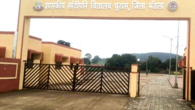 छह महीने से प्राचार्य की गैरहाजिरी? एक हजार विद्यार्थियों वाले विद्यालय की व्यवस्था पर सवाल | Dainik Yashonnati सांदीपनि विद्यालय घुटास में प्राचार्य की कथित अनुपस्थिति को लेकर उठे सवाल