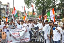 सिवनी में महंगाई के विरोध में कांग्रेस प्रदर्शन करते जिला कांग्रेस अध्यक्ष नरेश मरावी