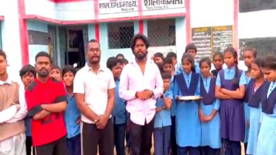 सिवनी के कामता स्कूल में मिड-डे मील में इल्ली मिलने पर ग्रामीणों का प्रदर्शन