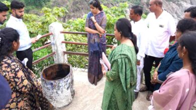 सिद्धघाट पर्यटन स्थल का अवलोकन करतीं सिवनी कलेक्टर नेहा मीना