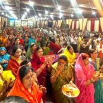 सिवनी में शिव महापुराण कथा के दौरान प्रवचन करते महंत विपिन बिहारी दास महाराज