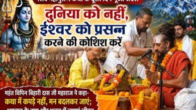 शिव महापुराण कथा के दूसरे दिन गूंजा संदेश—दुनिया को नहीं, ईश्वर को प्रसन्न करने की कोशिश करें | Dainik Yashonnati सिवनी में शिव महापुराण कथा के दौरान प्रवचन करते महंत विपिन बिहारी दास महाराज