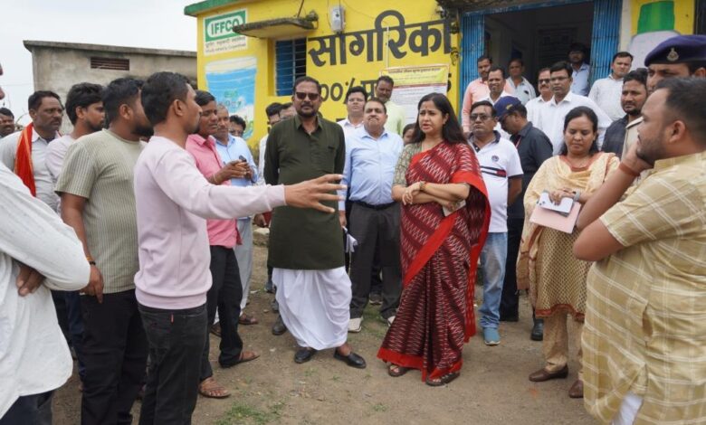 सिवनी के हथनापुर में विधायक दिनेश राय, कलेक्टर नेहा मीना और जनप्रतिनिधियों की उपस्थिति में मुख्यमंत्री जन-विश्वास अभियान के जन-संवाद एवं समाधान शिविर का शुभारंभ