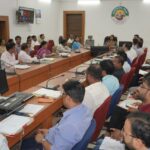 कलेक्टर नेहा मीना ने अधिकारियों को दिए सख्त निर्देश, CM हेल्पलाइन और जन-विश्वास अभियान की समीक्षा | Dainik Yashonnati सिवनी कलेक्ट्रेट में कलेक्टर नेहा मीना की अध्यक्षता में आयोजित समय-सीमा बैठक