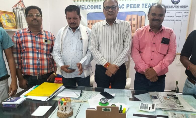 सिवनी में अशासकीय शैक्षणिक संगठन की बैठक में पदाधिकारी और विद्यालय प्रतिनिधि