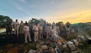 सागर जैसी त्रासदी की पुनरावृत्ति रोकने सिवनी में पुलिस का ‘ऑपरेशन शराब’ | Dainik Yashonnati ऑपरेशन शराब - सिवनी गंज में अवैध शराब के खिलाफ पुलिस की बड़ी कार्रवाई