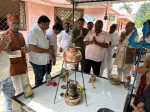 सिवनी में माधवराव सिंधिया की पुण्यतिथि पर श्रद्धांजलि अर्पित करते भाजपा कार्यकर्ता