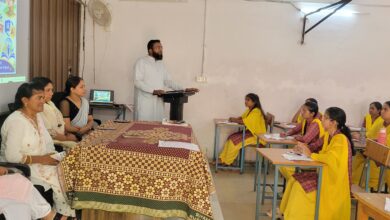 अनुवाद के क्षेत्र में कैरियर एवं रोजगार के अवसरों पर छात्राओं को मिला मार्गदर्शन | Dainik Yashonnati सिवनी कन्या महाविद्यालय में अनुवाद के क्षेत्र में कैरियर मार्गदर्शन कार्यक्रम