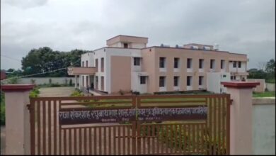 जलते अंगारे और बेल्ट से नाबालिग छात्रों को बेरहमी से पीटा! आधी रात हॉस्टल में ‘सजा’ का खौफनाक आरोप | Dainik Yashonnati मंडला पाठा सिहोरा छात्रावास में नाबालिग छात्रों से कथित मारपीट का मामला