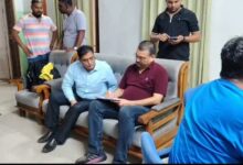 2 लाख की रिश्वत लेते नगर पालिका CMO गजानन नाफड़े रंगे हाथ गिरफ्तार, लोकायुक्त की दबिश से मचा हड़कंप | Dainik Yashonnati मंडला नगर पालिका CMO गजानन नाफड़े को रिश्वत मामले में लोकायुक्त ने गिरफ्तार किया