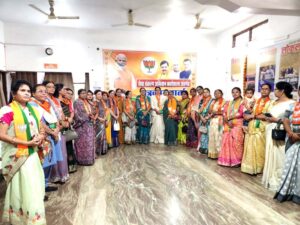 ‘आंगन का उत्सव’ को लेकर भाजपा महिला मोर्चा की बैठक, सीमा सिंह यादव ने दी कार्ययोजना को लेकर मार्गदर्शक जानकारी | Dainik Yashonnati सिवनी में आंगन का उत्सव कार्यक्रम को लेकर भाजपा महिला मोर्चा की बैठक