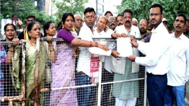 बैगा आदिवासी बच्चों की मौत पर कांग्रेस ने उठाई मुआवजे और नौकरी की मांग | Dainik Yashonnati बैगा आदिवासी बच्चों की मौत के मामले में कांग्रेस ने कलेक्ट्रेट में ज्ञापन सौंपा