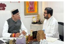मुख्य सचिव से मुलाकात करते सांसद बंटी विवेक साहू