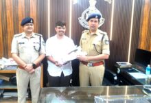 छपारा पुलिस द्वारा साइबर फ्रॉड के 35 लाख रुपये वापस कराने की कार्रवाई