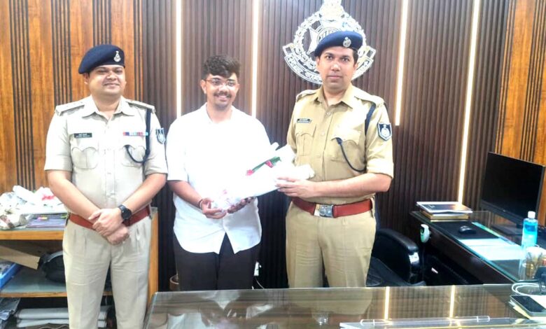 छपारा पुलिस द्वारा साइबर फ्रॉड के 35 लाख रुपये वापस कराने की कार्रवाई