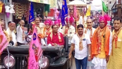 छपारा में श्रीकृष्ण जन्माष्टमी पर गोली चंद्रवंशी समाज की भव्य रैली, भाजपा मंडल ने किया स्वागत | Dainik Yashonnati छपारा में श्रीकृष्ण जन्माष्टमी पर गोली चंद्रवंशी समाज की भव्य रैली