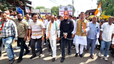 छिंदवाड़ा में कांग्रेस का चुनाव आयोग के खिलाफ प्रदर्शन, CEC ज्ञानेश कुमार का मुखौटा पहनाकर निकाला जुलूस | Dainik Yashonnati छिंदवाड़ा में चुनाव आयोग के खिलाफ कांग्रेस का प्रदर्शन