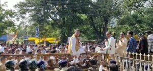 छिंदवाड़ा में कांग्रेस का चुनाव आयोग के खिलाफ प्रदर्शन, CEC ज्ञानेश कुमार का मुखौटा पहनाकर निकाला जुलूस | Dainik Yashonnati छिंदवाड़ा में चुनाव आयोग के खिलाफ कांग्रेस का प्रदर्शन