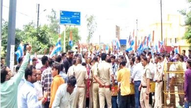 छिंदवाड़ा पीजी कॉलेज घेराव के दौरान एनएसयूआई का प्रदर्शन