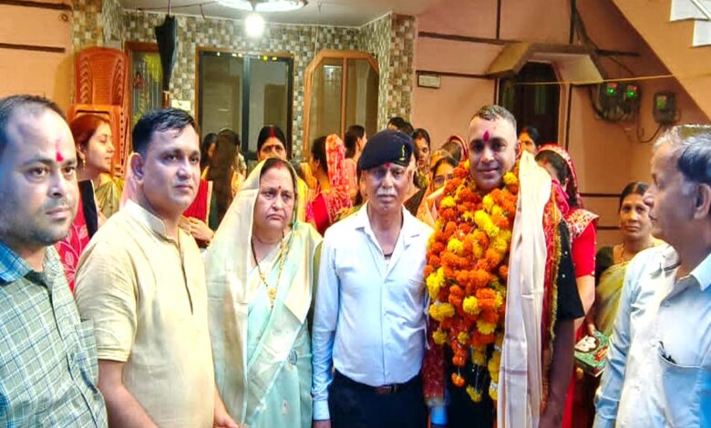 24 वर्ष की सैन्य सेवा के बाद बालाघाट पहुंचे देवेन्द्र कटरे का स्वागत