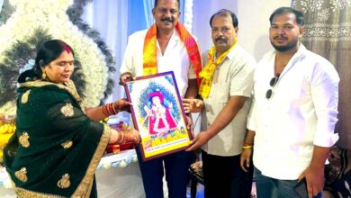 सिवनी विधायक दिनेश राय मुनमुन गणपति बप्पा की पूजा करते हुए