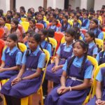 सिवनी में अनुसूचित जनजाति कन्या आश्रम का निरीक्षण करते प्रभारी मंत्री करण सिंह वर्मा