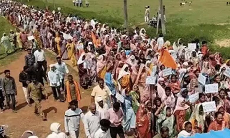 किरनापुर थाने के घेराव के दौरान मरार माली समाज का प्रदर्शन
