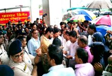 नगरवाड़ा रेलवे स्टेशन पर रेल सुविधा की मांग को लेकर जुटे ग्रामीण