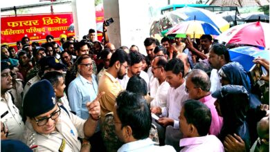 नगरवाड़ा रेलवे स्टेशन पर रेल सुविधा की मांग को लेकर जुटे ग्रामीण