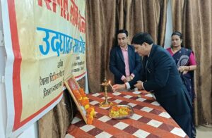 सिवनी में नेशनल लोक अदालत के दौरान न्यायाधीश एवं अधिवक्तागण