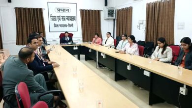 सिवनी में नेशनल लोक अदालत के दौरान न्यायाधीश एवं अधिवक्तागण