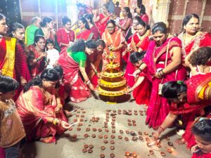 सिवनी में आशीर्वाद का दीया कार्यक्रम में जगमगाते दीप