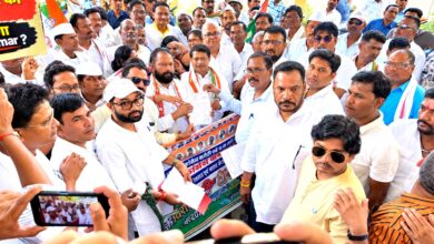 ‘वोट चोरी’ के विरोध में सिवनी में कांग्रेस का धरना, पैदल मार्च निकालकर राष्ट्रपति के नाम सौंपा ज्ञापन | Dainik Yashonnati सांसद बंटी विवेक साहू ने 11 मरीजों को दिलाई आर्थिक सहायता