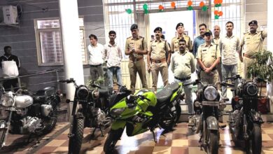 सिवनी में मॉडिफाइड सायलेंसर पर पुलिस का शिकंजा, 5 बुलेट समेत 12 वाहन चालकों पर कार्रवाई | Dainik Yashonnati सिवनी में मॉडिफाइड सायलेंसर वाली बुलेट पर पुलिस की कार्रवाई
