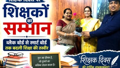 सिवनी में शिक्षक दिवस पर शिक्षकों का सम्मान करते छात्र कल्याण परिषद के सदस्य