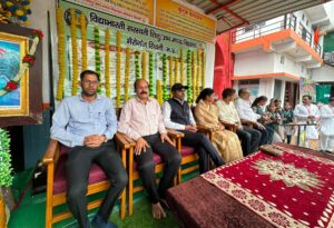 एक करोड़ से अधिक विद्यार्थियों ने एक समय, एक लय, एक स्वर में गाया वन्दे मातरम् | Dainik Yashonnati सिवनी में 1500 से अधिक विद्यार्थियों का सामूहिक वन्दे मातरम् गायन