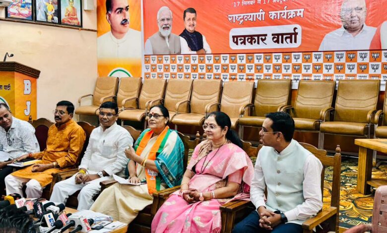 बालाघाट में सेवा संकल्प अभियान की पत्रकार वार्ता को संबोधित करतीं नीता पटेरिया
