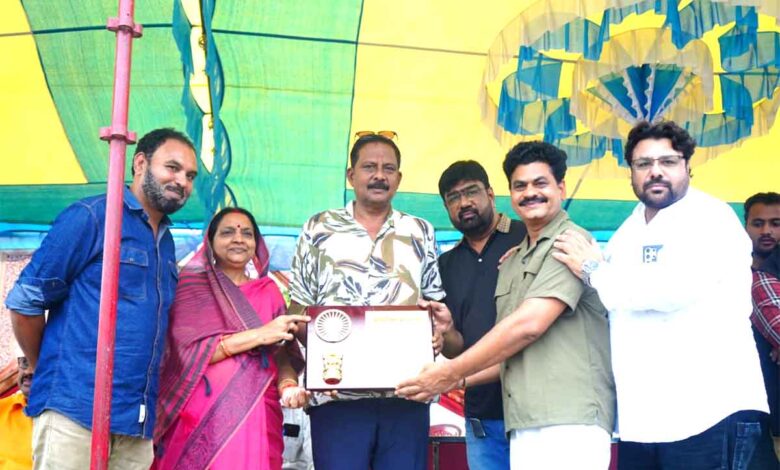 सिवनी में SPL इंडिपेंडेंस कप फुटबॉल प्रतियोगिता के समापन समारोह में विधायक दिनेश राय मुनमुन