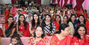 अग्रसेन जयंती समारोह में सांस्कृतिक प्रस्तुति देते महिला समूह