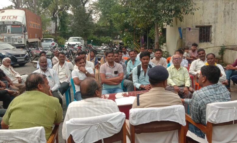 बंडोल थाना परिसर में दुर्गा उत्सव और दशहरा को लेकर आयोजित शांति समिति की बैठक