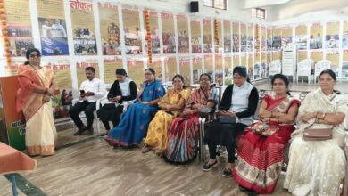 सिवनी भाजपा कार्यालय में राजमाता विजयाराजे सिंधिया की जयंती पर पुष्पांजलि अर्पित करते भाजपा पदाधिकारी