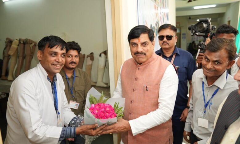 मुरैना में विकास कार्यों की समीक्षा और औद्योगिक निवेश पर चर्चा करते मुख्यमंत्री डॉ. मोहन यादव