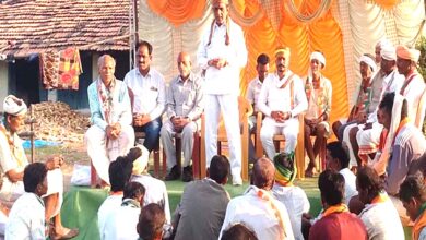 बूथ से संगठन मजबूत होगा और संगठन से सत्ता का रास्ता तय होगा: विश्वनाथ ओकटे | Dainik Yashonnati अमरवाड़ा विधानसभा में कांग्रेस की बूथ स्तरीय बैठक को संबोधित करते जिला कांग्रेस अध्यक्ष विश्वनाथ ओकटे