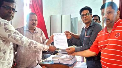 18 साल से पढ़ा रहे अतिथि शिक्षक अब मांग रहे स्थायित्व, कलेक्टर को सौंपा चार सूत्रीय ज्ञापन | Dainik Yashonnati छिंदवाड़ा में अतिथि शिक्षकों ने कलेक्टर को सौंपा ज्ञापन
