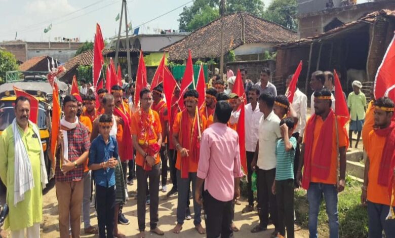 मां शारदा के दर्शन के लिए बंदेली से मैहर पैदल रवाना हुए श्रद्धालु