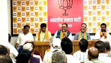 प्रदेश संगठन महामंत्री चंद्रशेखर छिंदवाड़ा में भाजपा के वरिष्ठजनों से संवाद करते हुए