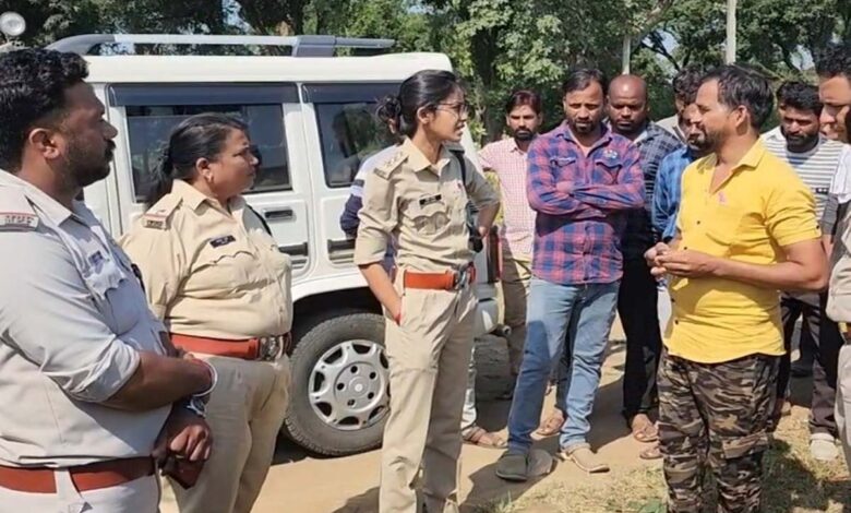 छपारा सीताफल मंडी में वन विभाग की कार्रवाई के दौरान जब्त सीताफल