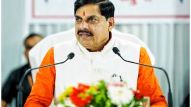 पांढुर्णा के विकास में कोई कसर नहीं रहेगी, किसानों की फसल का होगा सर्वे: मुख्यमंत्री डॉ. मोहन यादव | Dainik Yashonnati पांढुर्णा में किसानों की समस्याएं सुनते मुख्यमंत्री डॉ. मोहन यादव